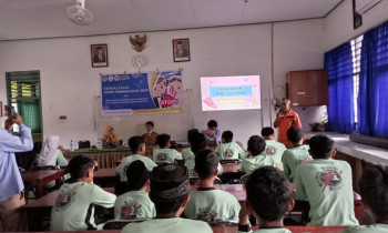Penyuluhan tentang Pencegahan Pernikahan Usia Dini di SMP Negeri 1 Pringgasela